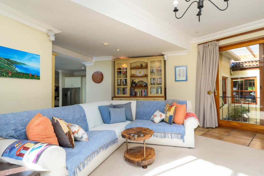 7 Bedroom Property for Sale in Zwaanswyk Western Cape